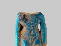 Aeg F 174  Aeg F 174, Dritte Zwischenzeit, Bruchstück eines Torso, Blaue Fayence, H 3,7 cm, B 2,9 cm, T 1,0 cm : Bestandskatalog Ägypten